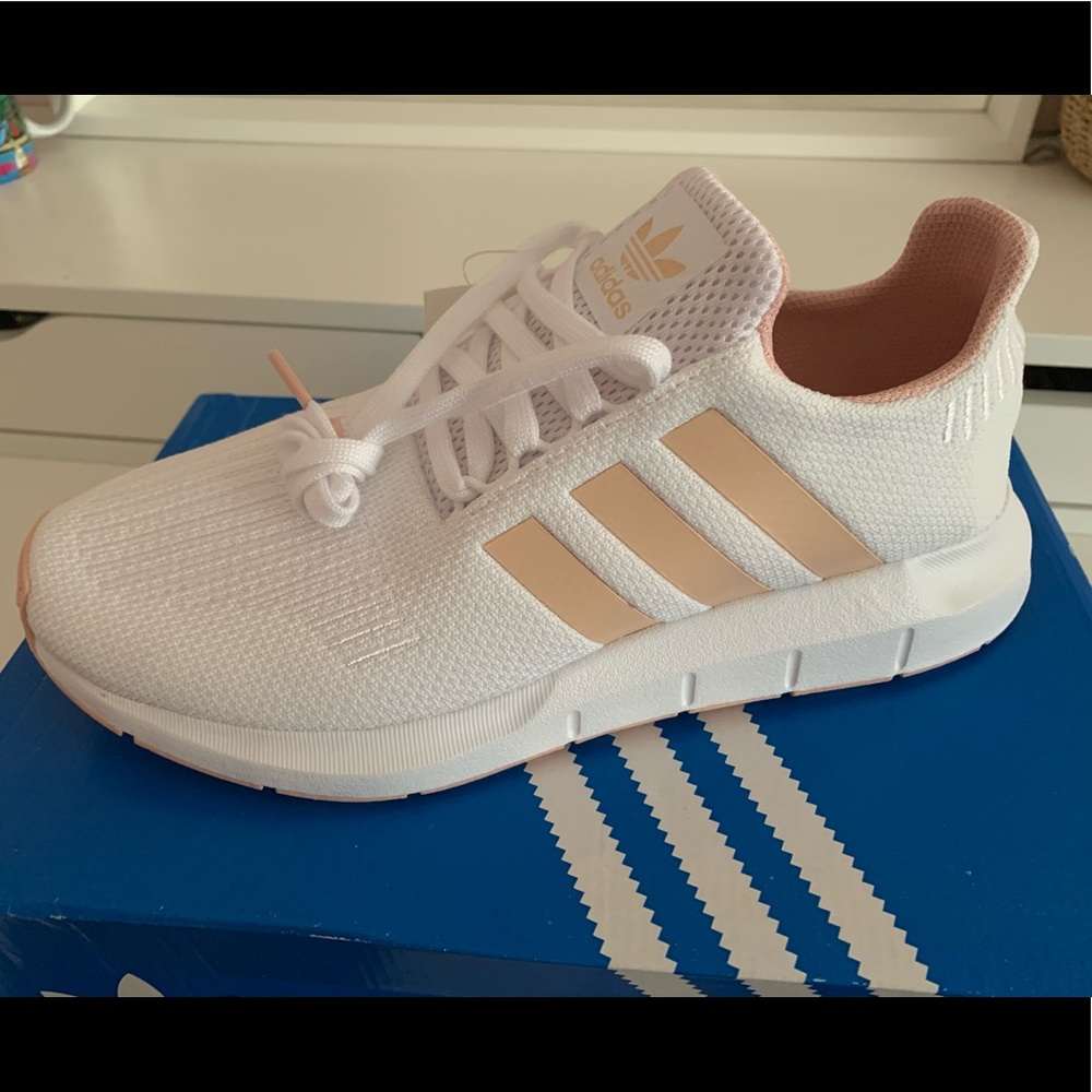 Woman casual sneakers